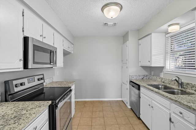 6540 Meadowlark Lane E, Watauga, TX 76148