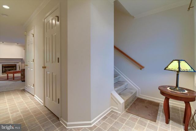 215 MEADOW LN, Harrisburg, PA 17112