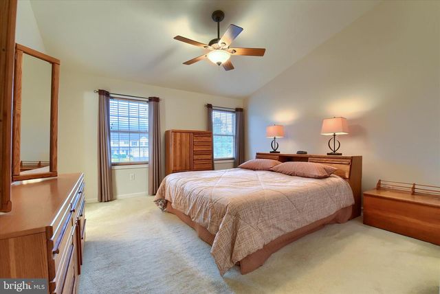 215 MEADOW LN, Harrisburg, PA 17112