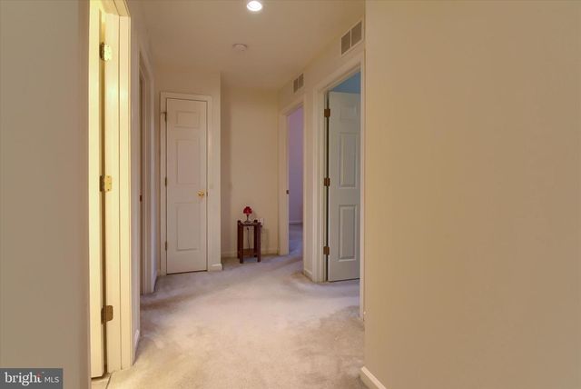 215 MEADOW LN, Harrisburg, PA 17112