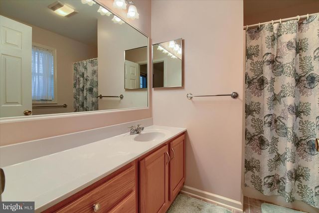 215 MEADOW LN, Harrisburg, PA 17112