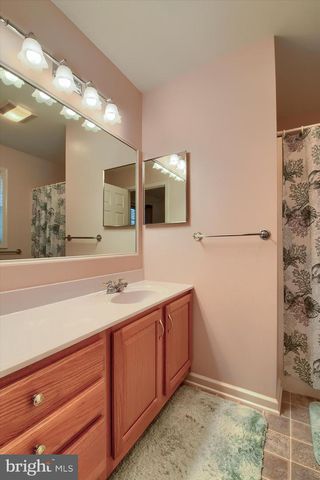 215 MEADOW LN, Harrisburg, PA 17112