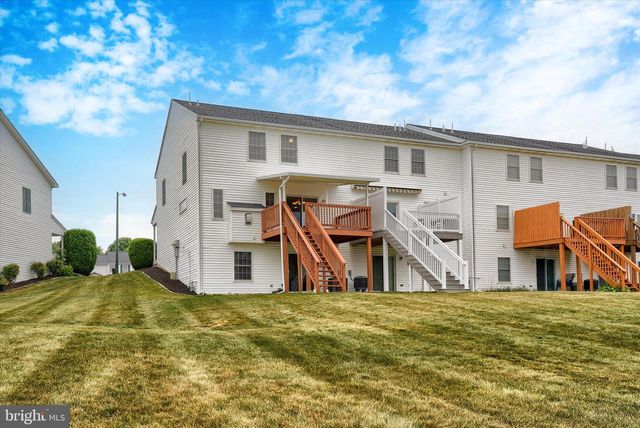 215 MEADOW LN, Harrisburg, PA 17112