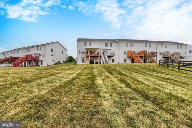 215 MEADOW LN, Harrisburg, PA 17112