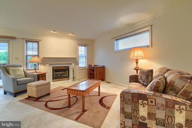 215 MEADOW LN, Harrisburg, PA 17112