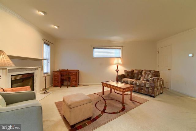 215 MEADOW LN, Harrisburg, PA 17112
