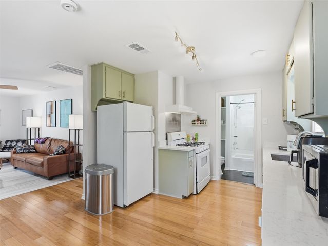 1112 Kings Highway, Dallas, TX 75208