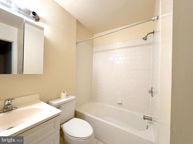 8848 WALUTES CIR, Alexandria, VA 22309