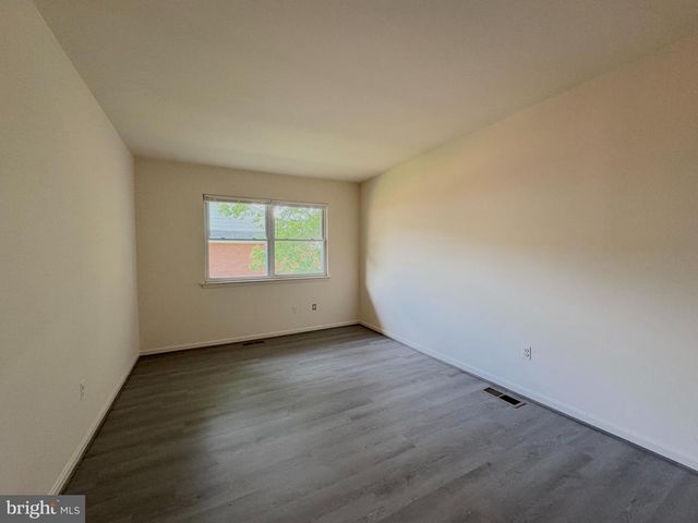 8848 WALUTES CIR, Alexandria, VA 22309