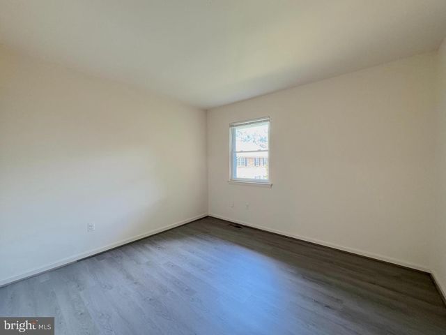 8848 WALUTES CIR, Alexandria, VA 22309