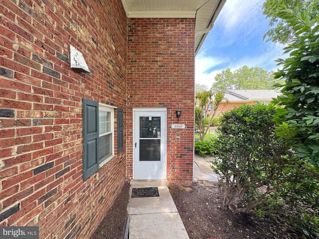 8848 WALUTES CIR, Alexandria, VA 22309