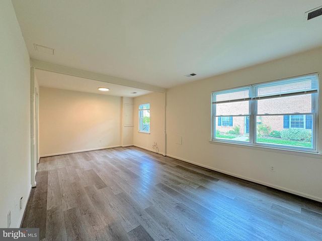 8848 WALUTES CIR, Alexandria, VA 22309