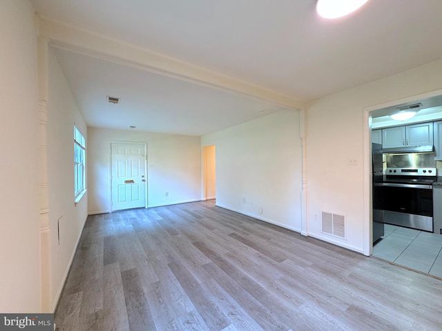 8848 WALUTES CIR, Alexandria, VA 22309