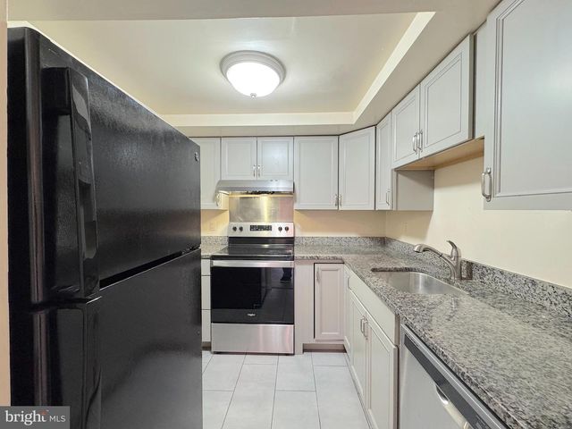 8848 WALUTES CIR, Alexandria, VA 22309