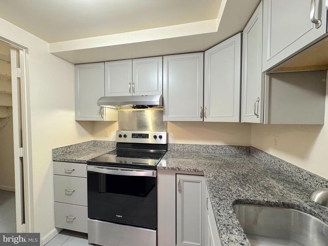 8848 WALUTES CIR, Alexandria, VA 22309