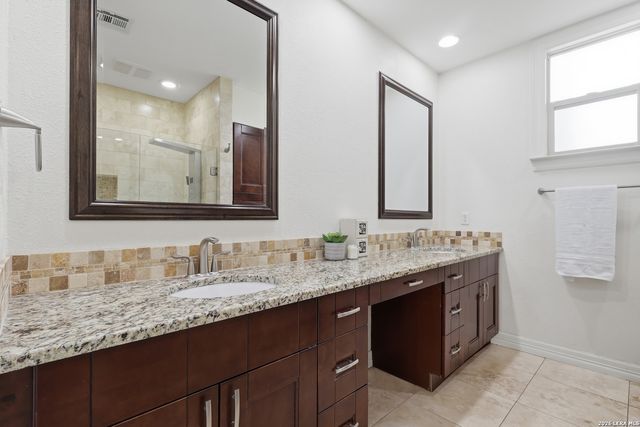 8430 Twisted Oaks, Garden Ridge, TX 78266