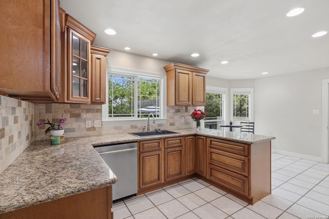 8430 Twisted Oaks, Garden Ridge, TX 78266
