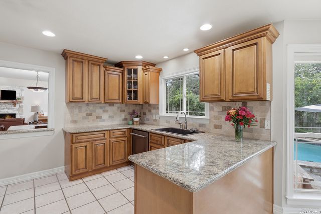 8430 Twisted Oaks, Garden Ridge, TX 78266