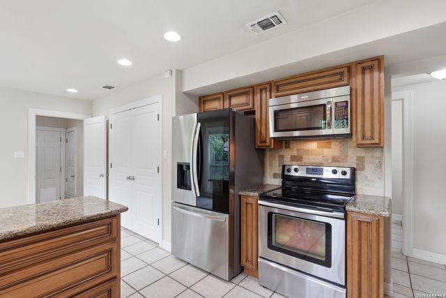 8430 Twisted Oaks, Garden Ridge, TX 78266