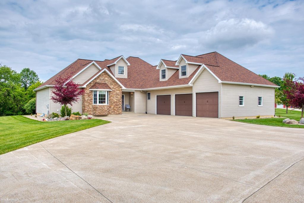 845 N Hintz Road, Owosso, MI 48867