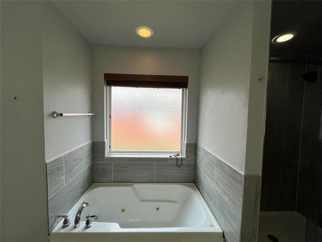 753 Caroline Drive, Yukon, OK 73099