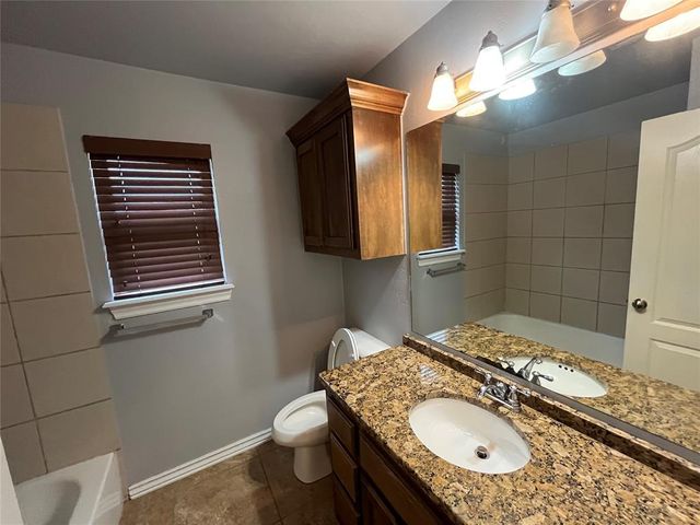 753 Caroline Drive, Yukon, OK 73099