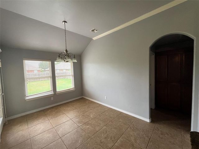 753 Caroline Drive, Yukon, OK 73099