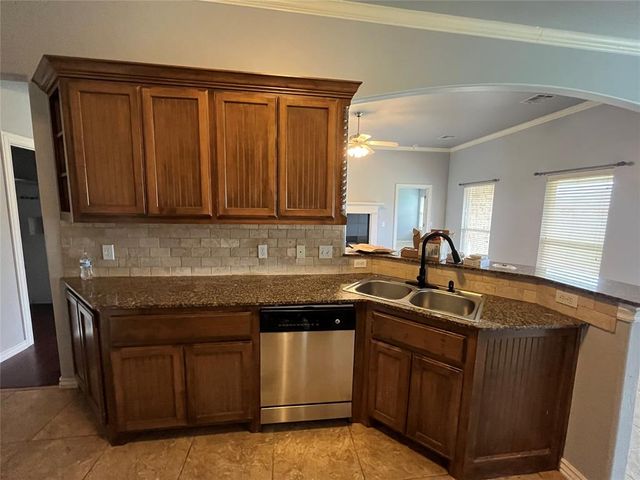 753 Caroline Drive, Yukon, OK 73099