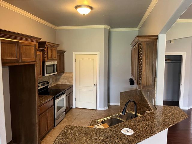 753 Caroline Drive, Yukon, OK 73099