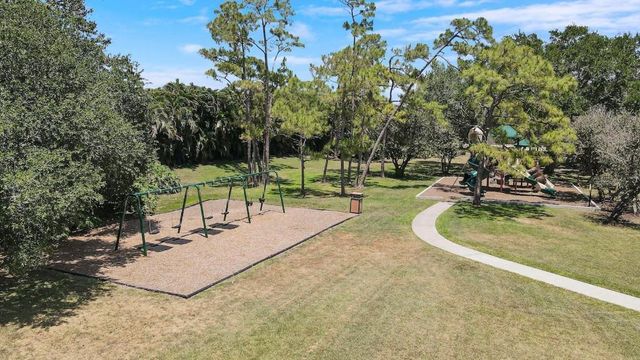 112 Club Drive, Palm Beach Gardens, FL 33418
