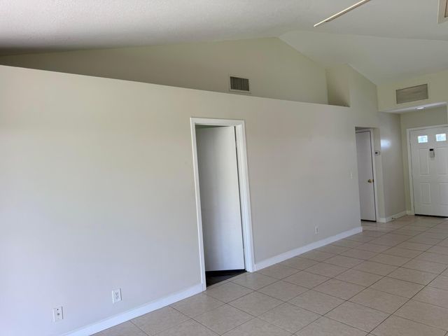112 Club Drive, Palm Beach Gardens, FL 33418