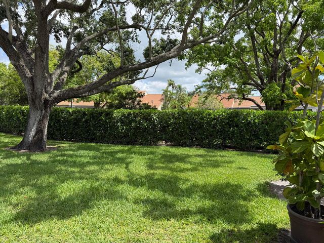 112 Club Drive, Palm Beach Gardens, FL 33418