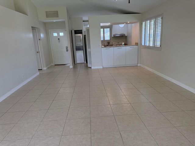 112 Club Drive, Palm Beach Gardens, FL 33418