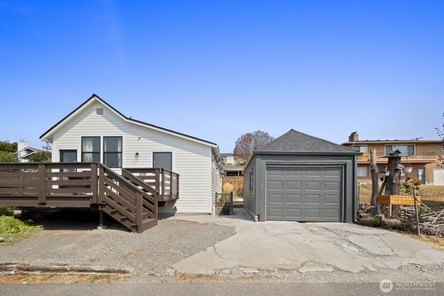 1315 S 7th St, Renton, WA 98057