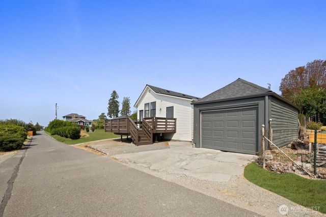 1315 S 7th St, Renton, WA 98057