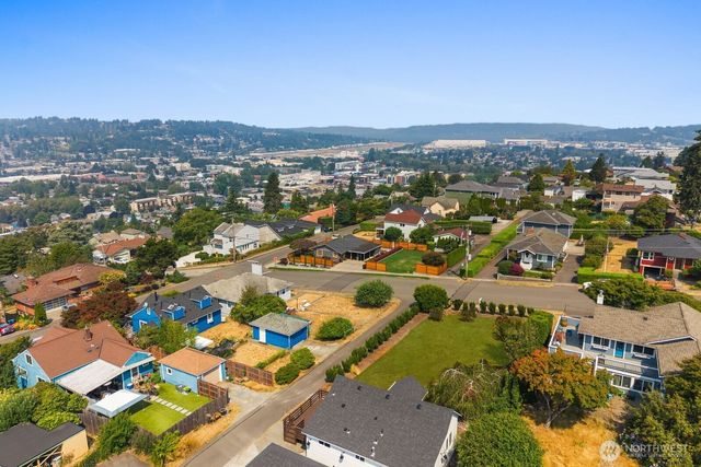 1315 S 7th St, Renton, WA 98057