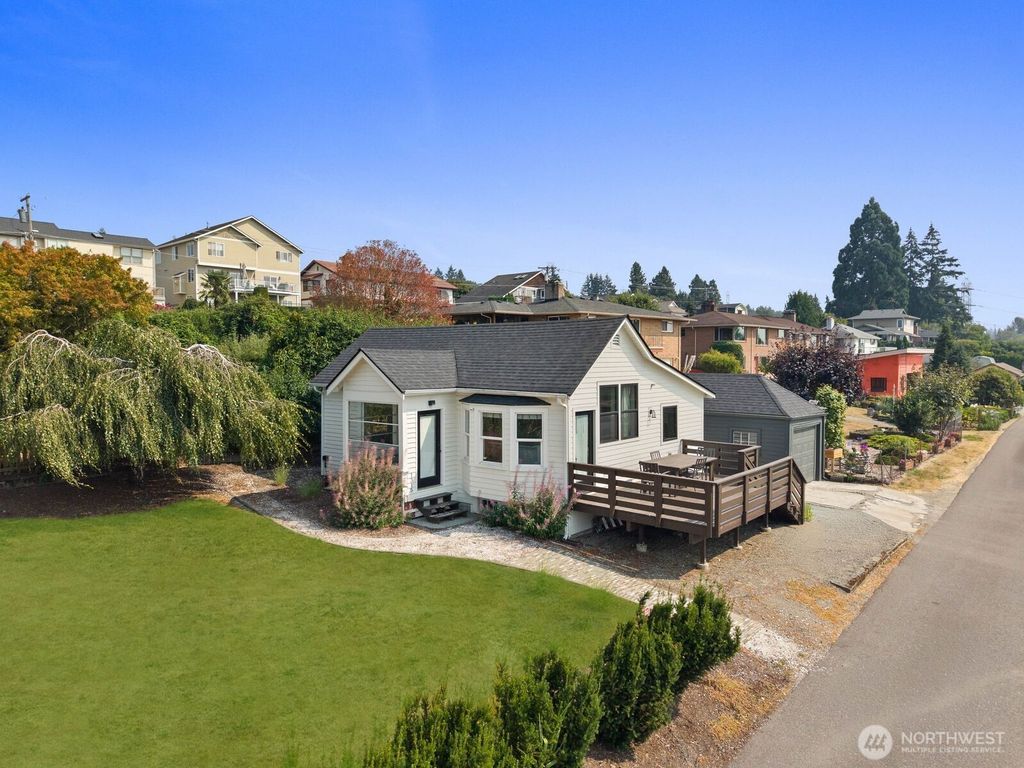 1315 S 7th St, Renton, WA 98057