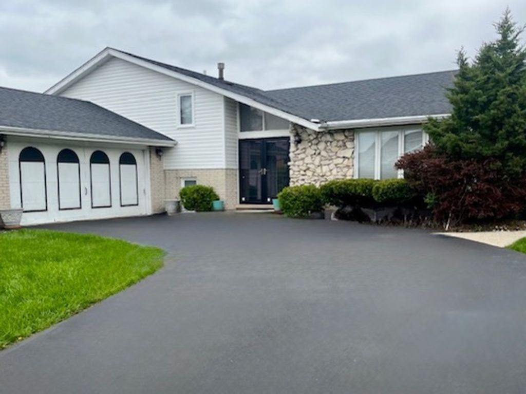16821 S Clyde Avenue, South Holland, IL 60473
