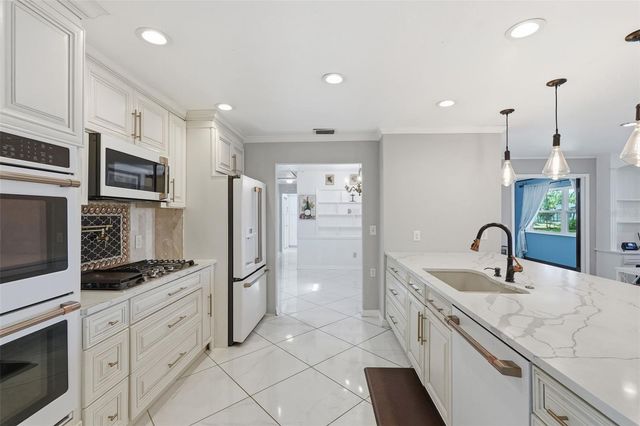 3678 E LAKE DRIVE, Land O Lakes, FL 34639