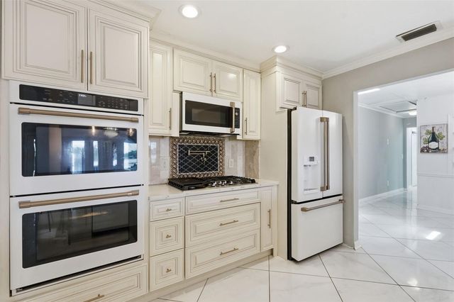 3678 E LAKE DRIVE, Land O Lakes, FL 34639