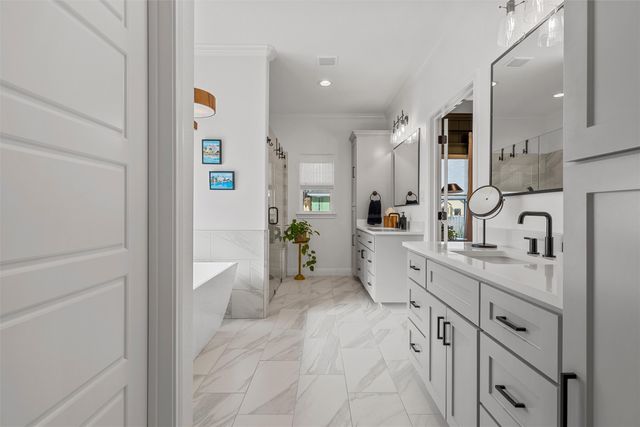 132 Cattail Court, Robinson, TX 76706