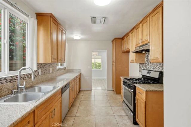 7108 Mammoth, Van Nuys, CA 91405