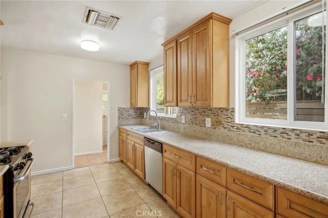 7108 Mammoth, Van Nuys, CA 91405