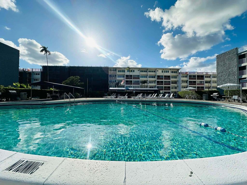 330 SE 2nd Street 404g, Hallandale Beach, FL 33009