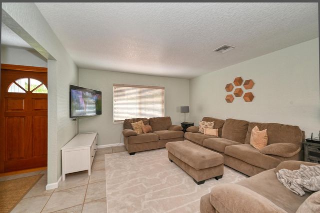 1056 Cheryl Road, Haverhill, FL 33417