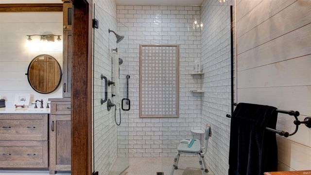 17605 Buzzard Roost Road, Magnet, IN 47520