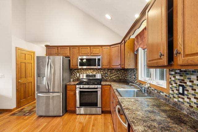 49 Harmony Xing, East Bridgewater, MA 02333