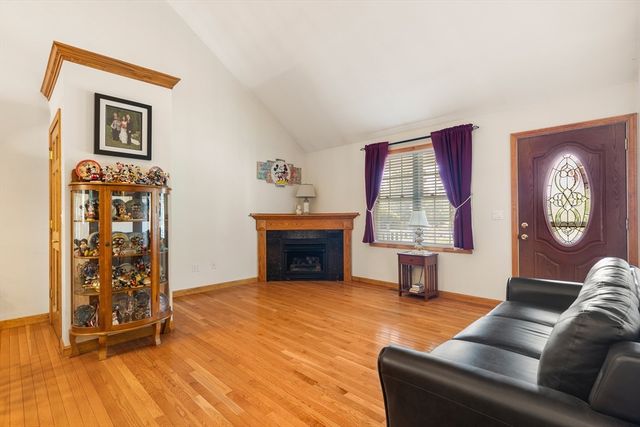 49 Harmony Xing, East Bridgewater, MA 02333