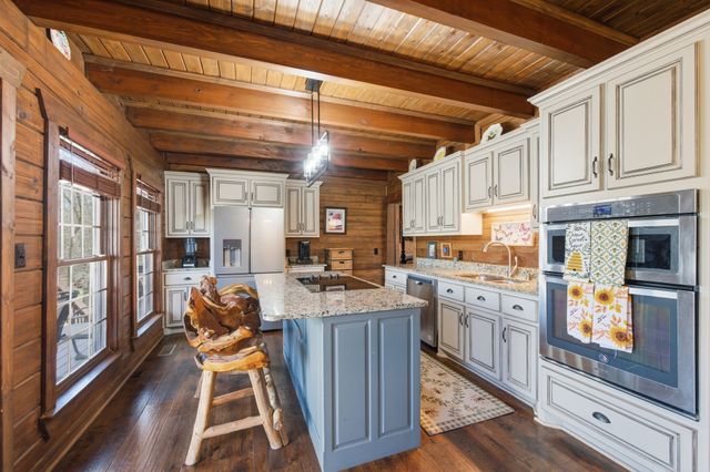 1118 Carrollville Landing Rd, Clifton, TN 38425