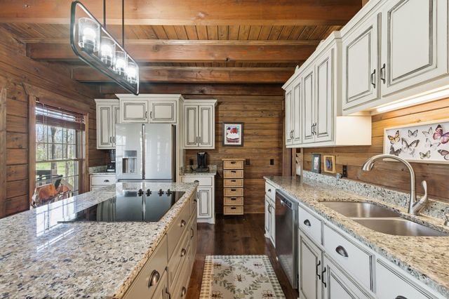 1118 Carrollville Landing Rd, Clifton, TN 38425